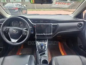 Toyota Corolla Hybrid 2023 Silver