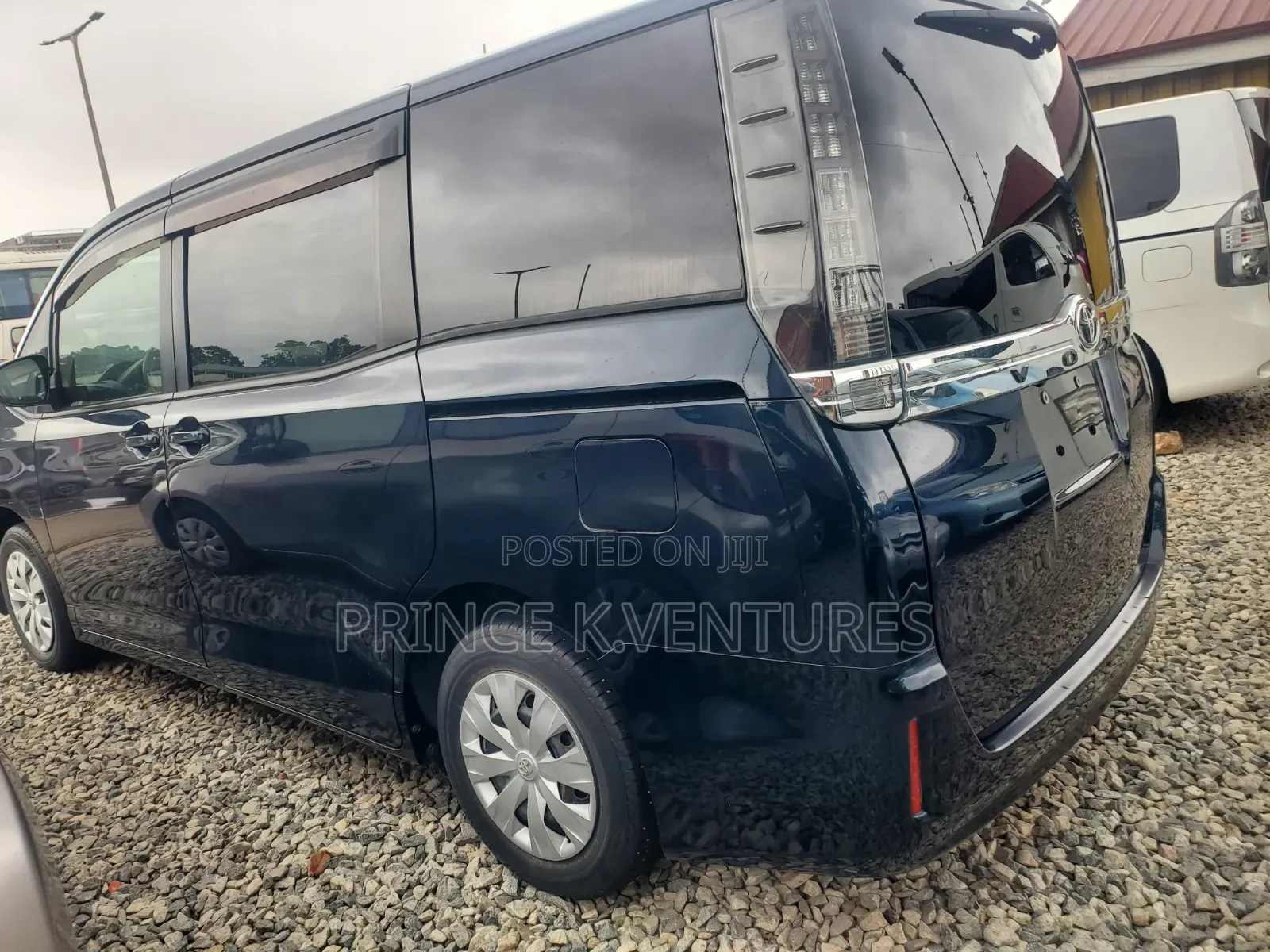 Toyota Voxy V 2WD 8-Seater 2015 Green