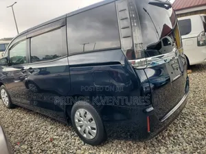 Toyota Voxy V 2WD 8-Seater 2015 Green