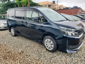 Toyota Voxy V 2WD 8-Seater 2015 Green