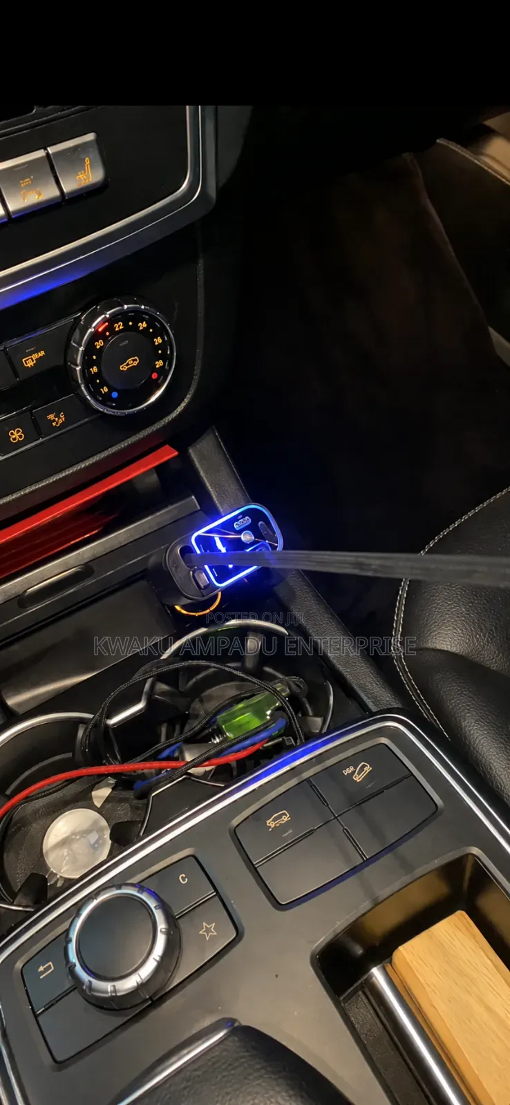 4-in-1 Fast Car Charger With Retractable Cable and Led Starlight