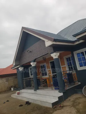 3bdrm House in West Hills Mall Area for rent