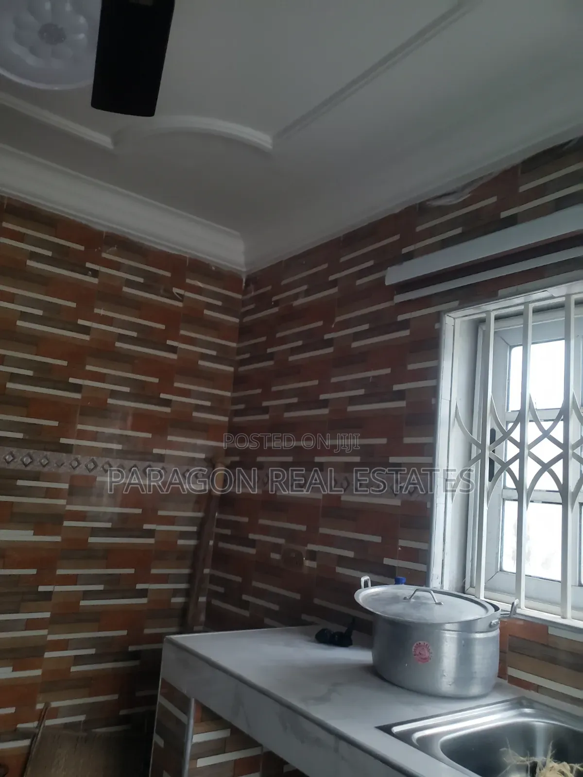 3bdrm House in West Hills Mall Area for rent