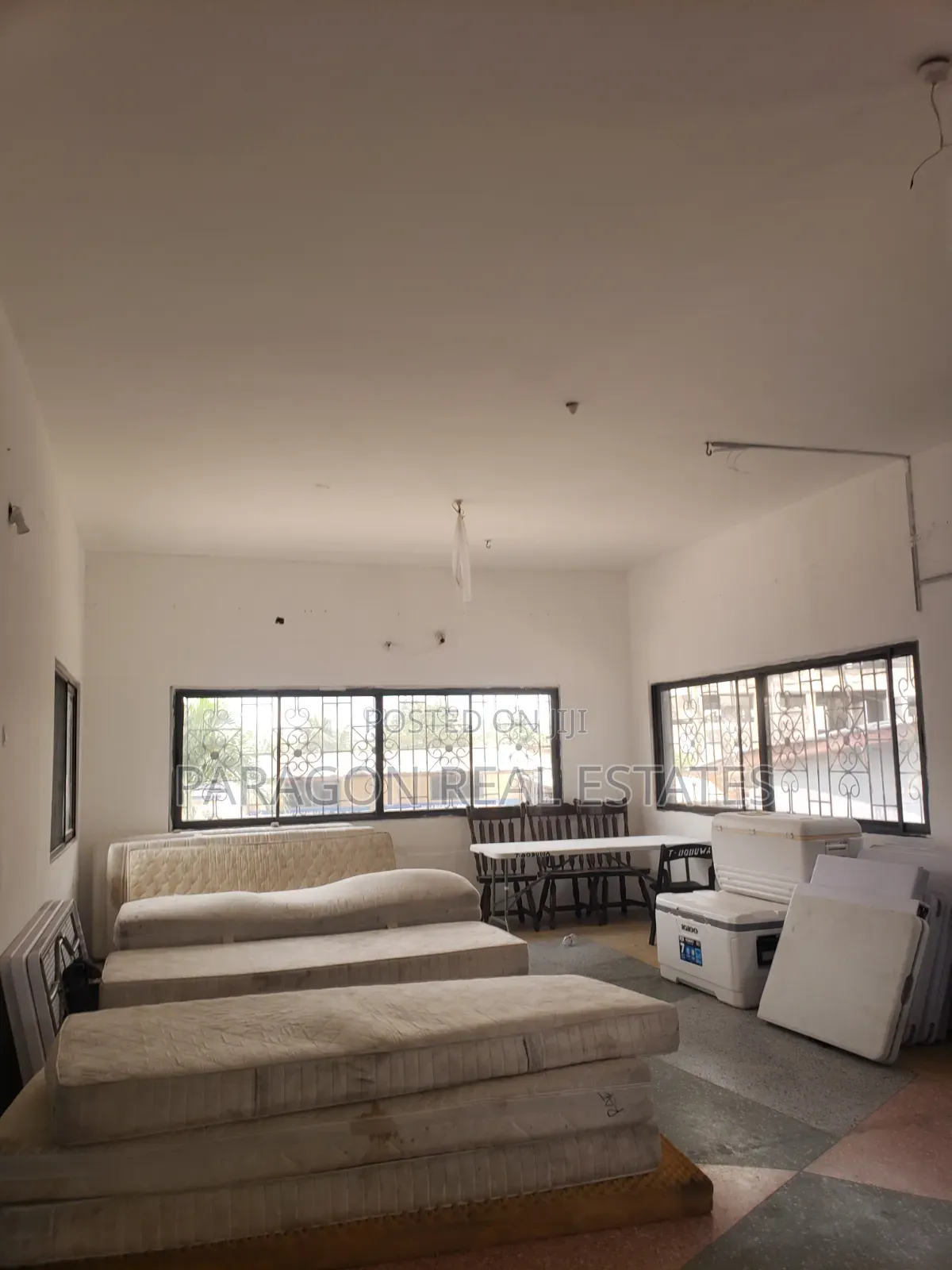 6bedroom House for Comercial Use at Circle Paloma