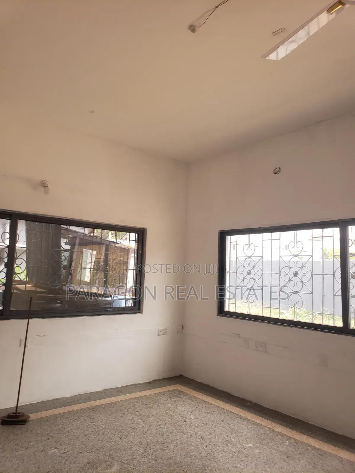6bedroom House for Comercial Use at Circle Paloma