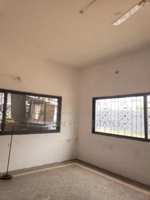 6bedroom House for Comercial Use at Circle Paloma