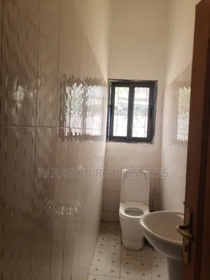 6bedroom House for Comercial Use at Circle Paloma