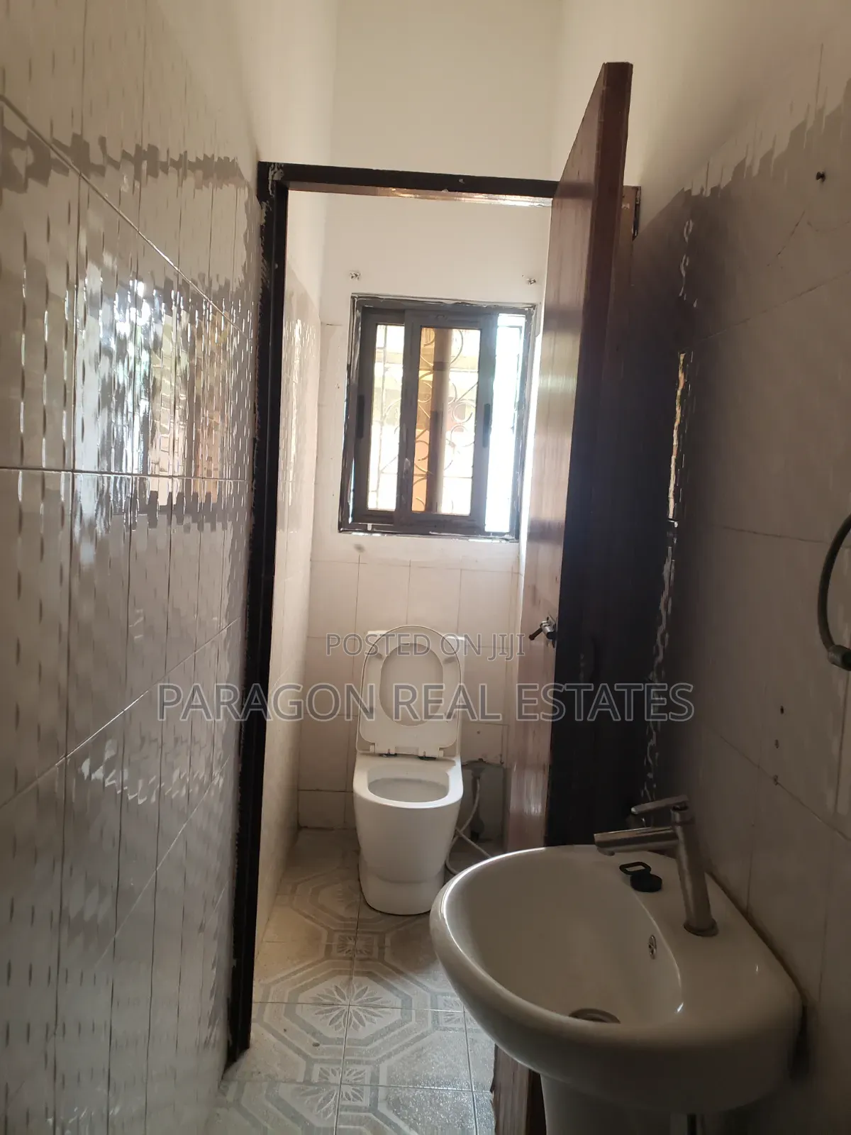 6bedroom House for Comercial Use at Circle Paloma