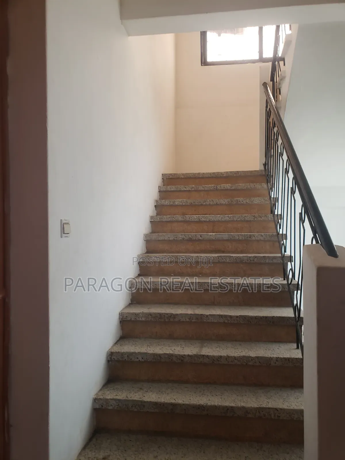 6bedroom House for Comercial Use at Circle Paloma