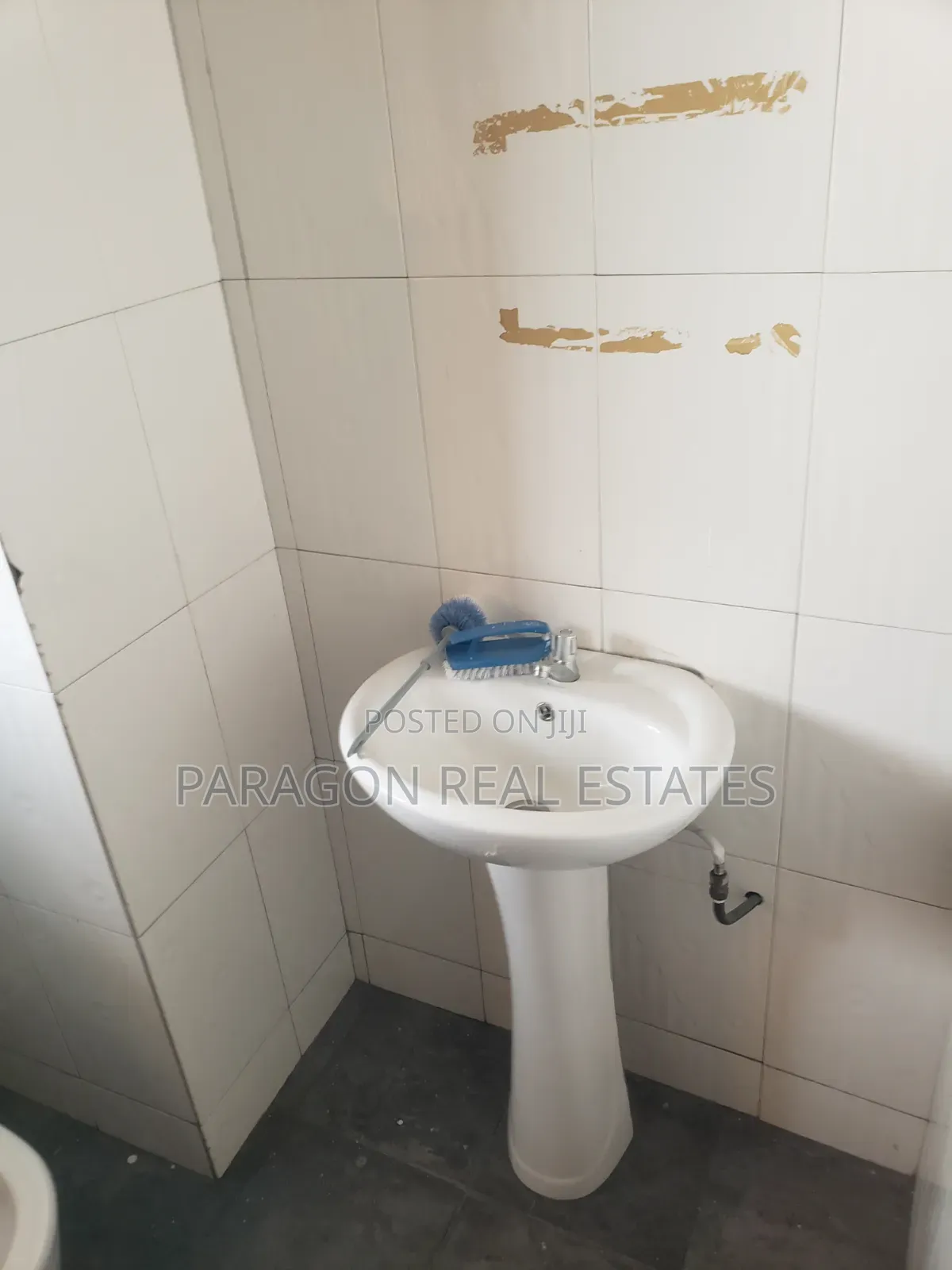 6bedroom House for Comercial Use at Circle Paloma