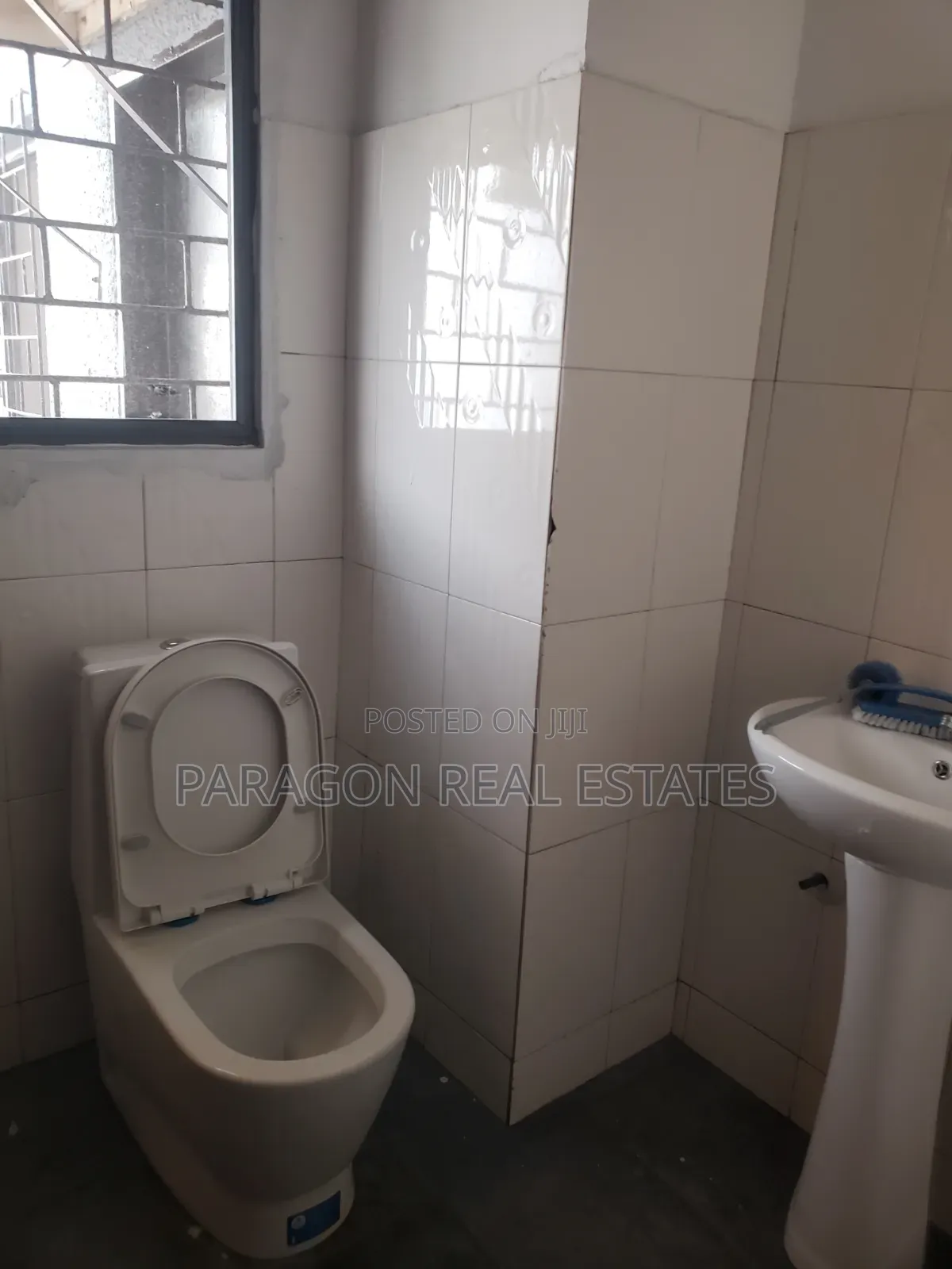 6bedroom House for Comercial Use at Circle Paloma