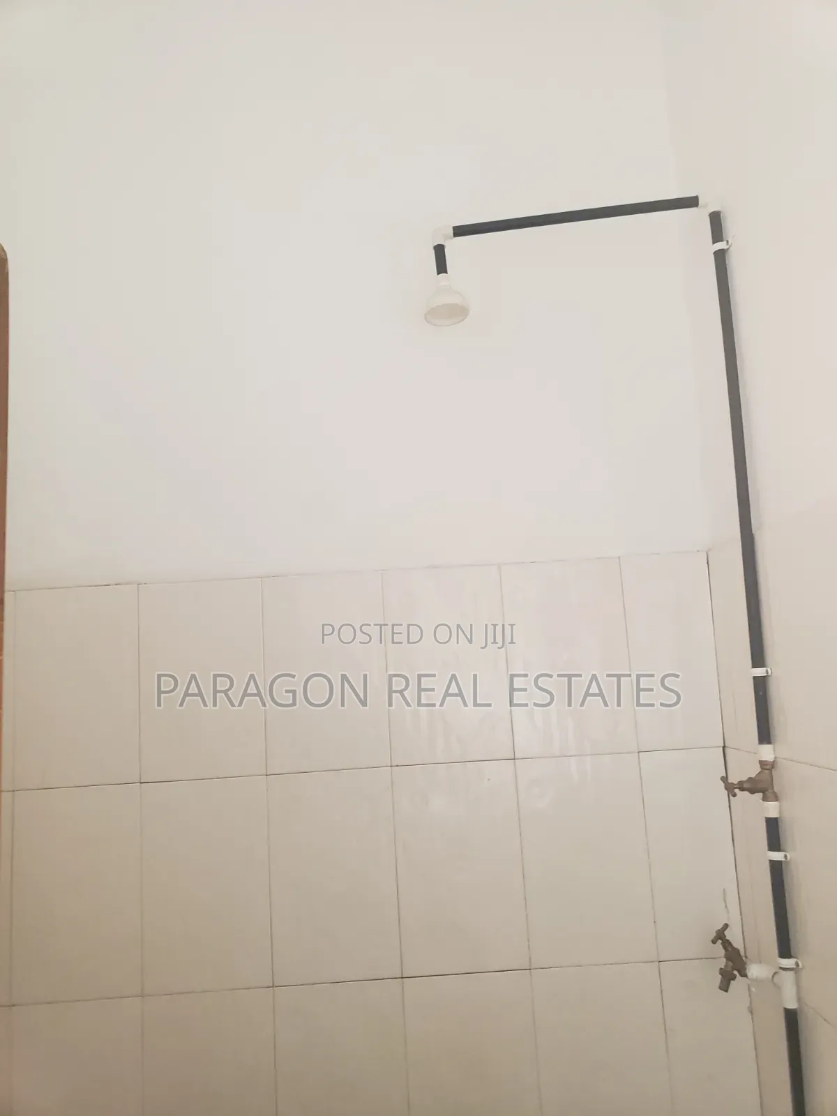 6bedroom House for Comercial Use at Circle Paloma