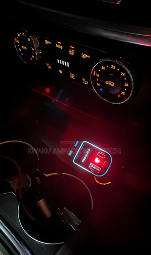 4-in-1 Fast Car Charger With Retractable Cable and Led Starlight