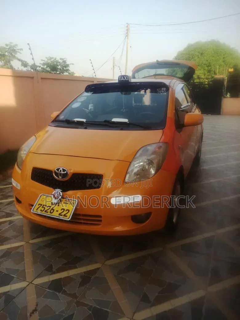 Toyota Yaris 2010 Yellow