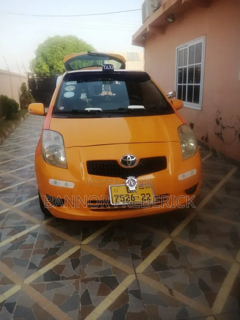 Toyota Yaris 2010 Yellow