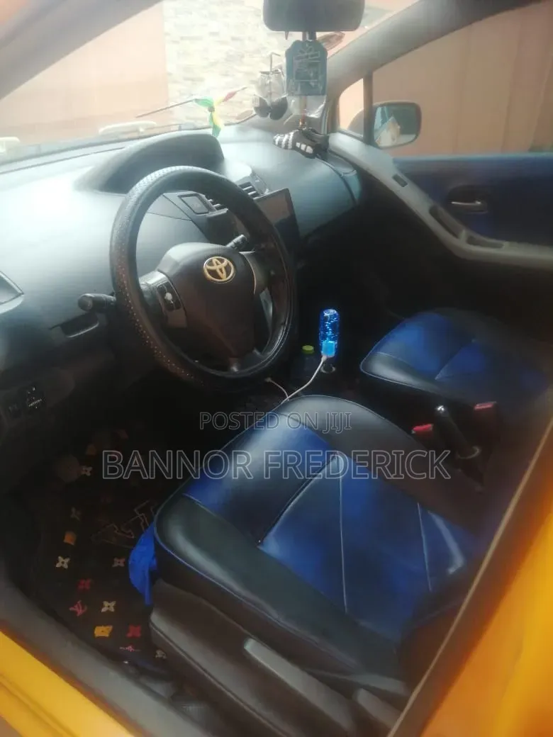 Toyota Yaris 2010 Yellow