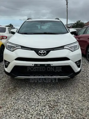 Toyota RAV4 SE AWD (2.5L 4cyl 6A) 2017 White
