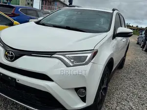 Toyota RAV4 SE AWD (2.5L 4cyl 6A) 2017 White