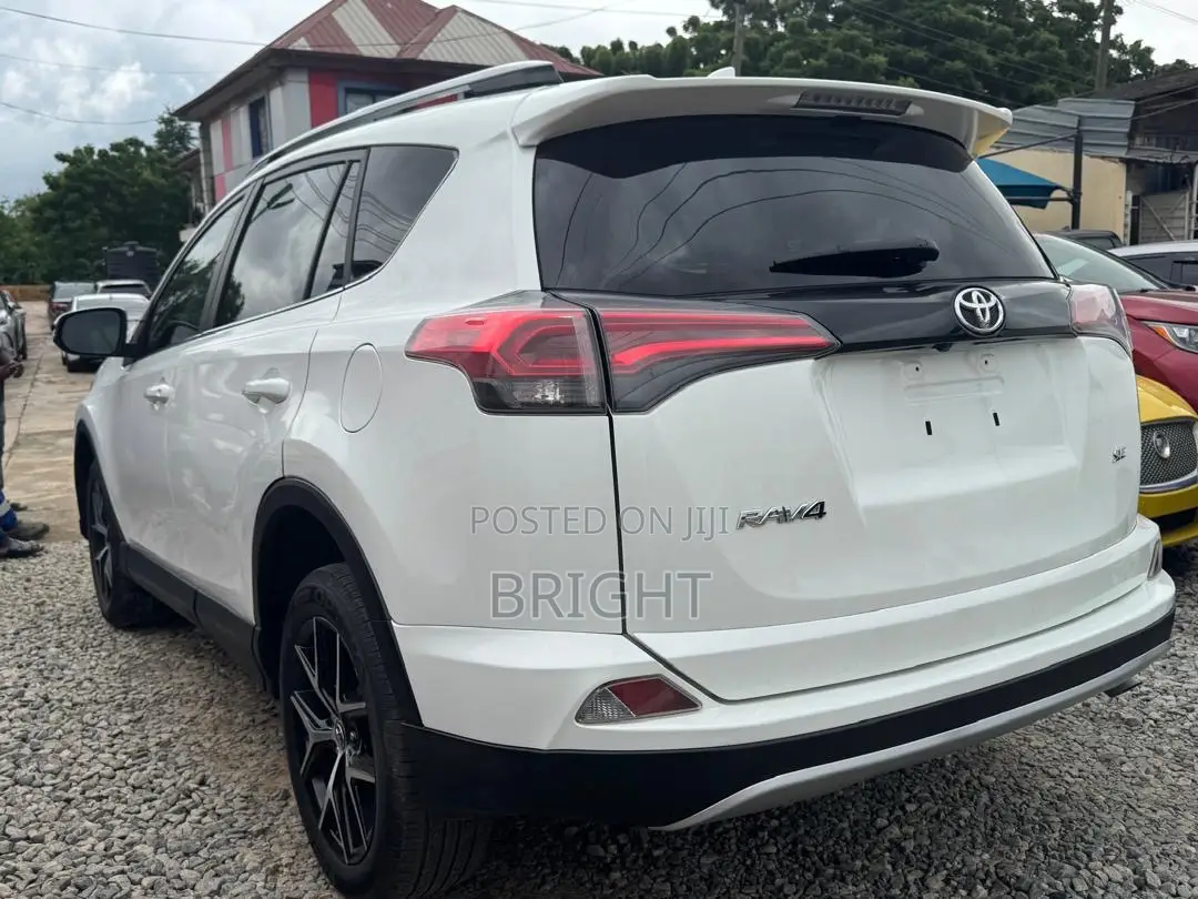 Toyota RAV4 SE AWD (2.5L 4cyl 6A) 2017 White