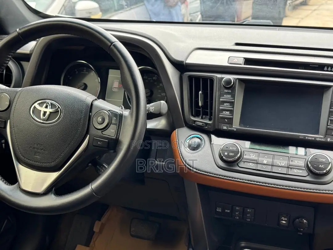 Toyota RAV4 SE AWD (2.5L 4cyl 6A) 2017 White