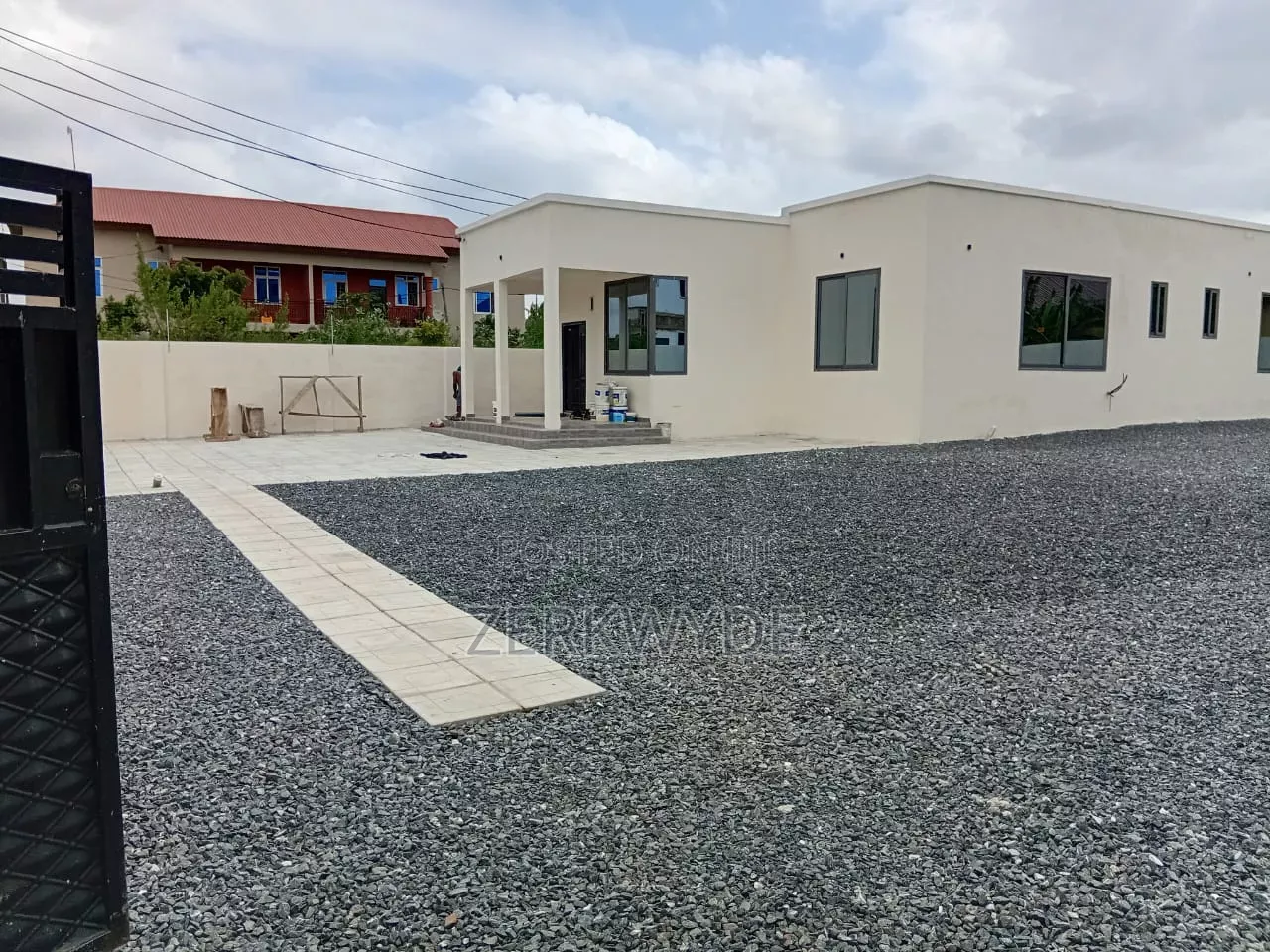 3bdrm House in Hfc C25, Tema Metropolitan for rent