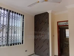 3bdrm House in Hfc C25, Tema Metropolitan for rent