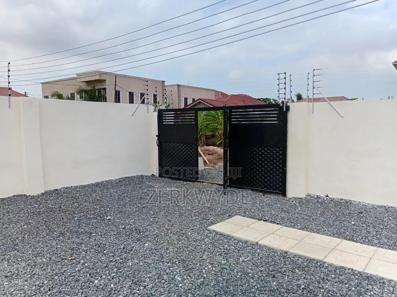 3bdrm House in Hfc C25, Tema Metropolitan for rent