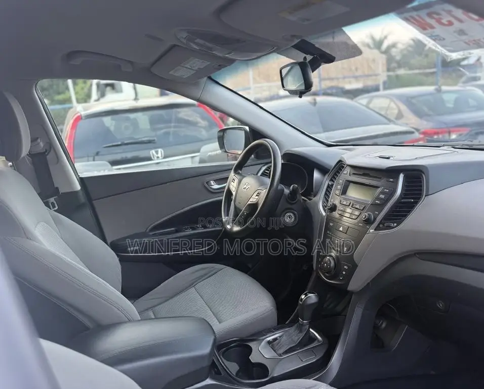 Hyundai Santa Fe GLS 4dr SUV AWD (3.3L 6cyl 6A) 2014 White