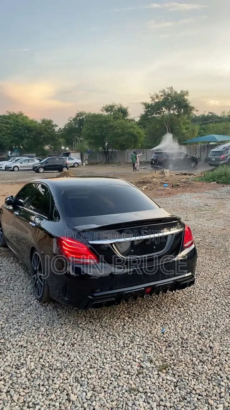 Mercedes-Benz C300 2016 Black