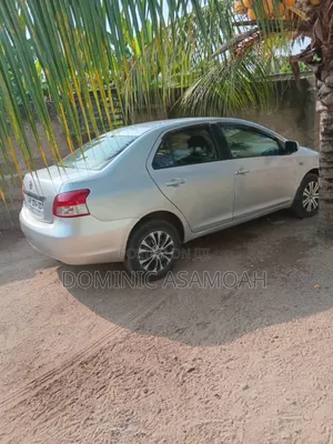 Toyota Belta 2011 Silver