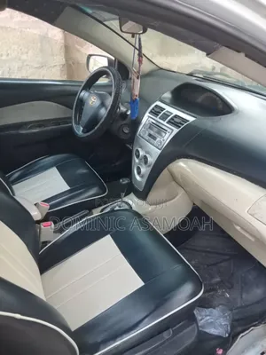 Toyota Belta 2011 Silver