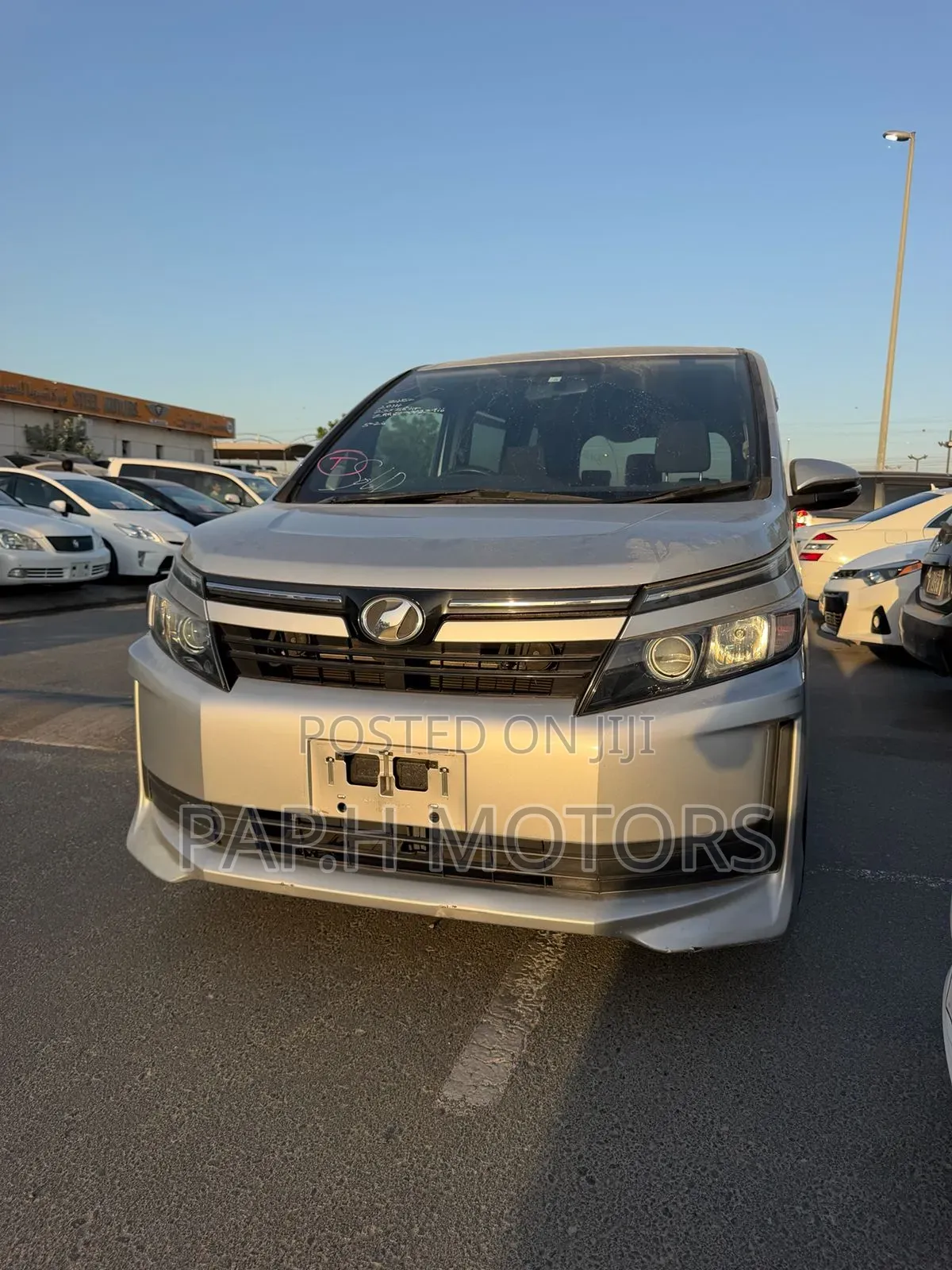 Toyota Voxy 2014 Silver