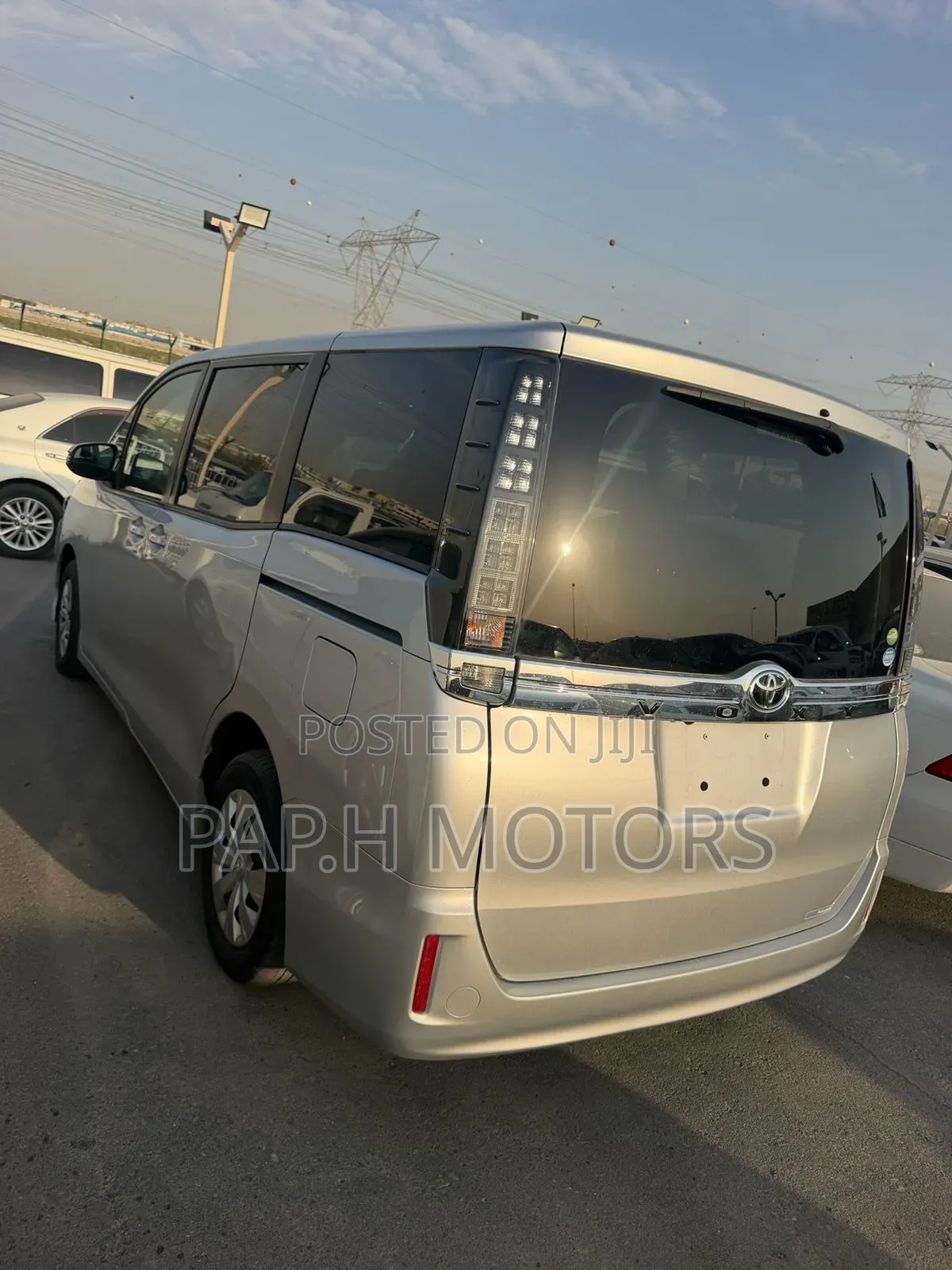 Toyota Voxy 2014 Silver