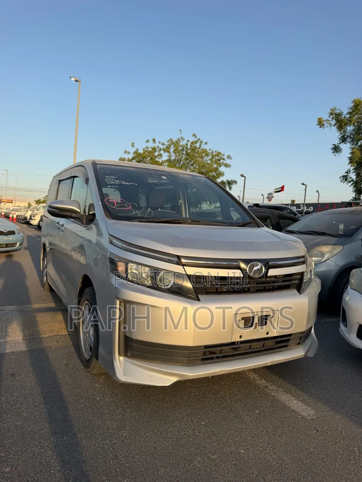 Toyota Voxy 2014 Silver