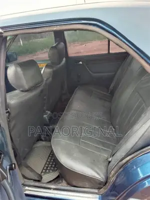 Mercedes-Benz 200E 1993 Blue