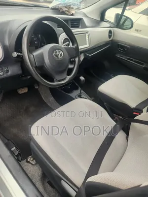Toyota Vitz 2012 Silver