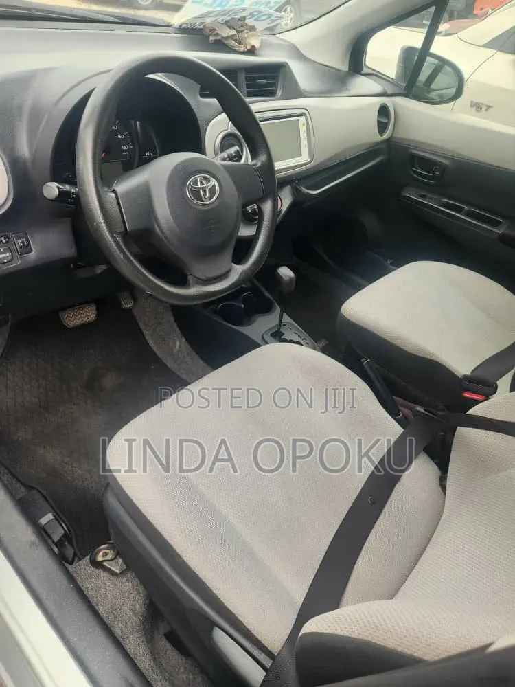 Toyota Vitz 2012 Silver
