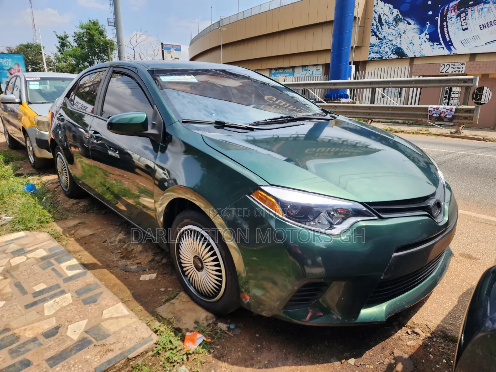 Toyota Corolla 2016 Green
