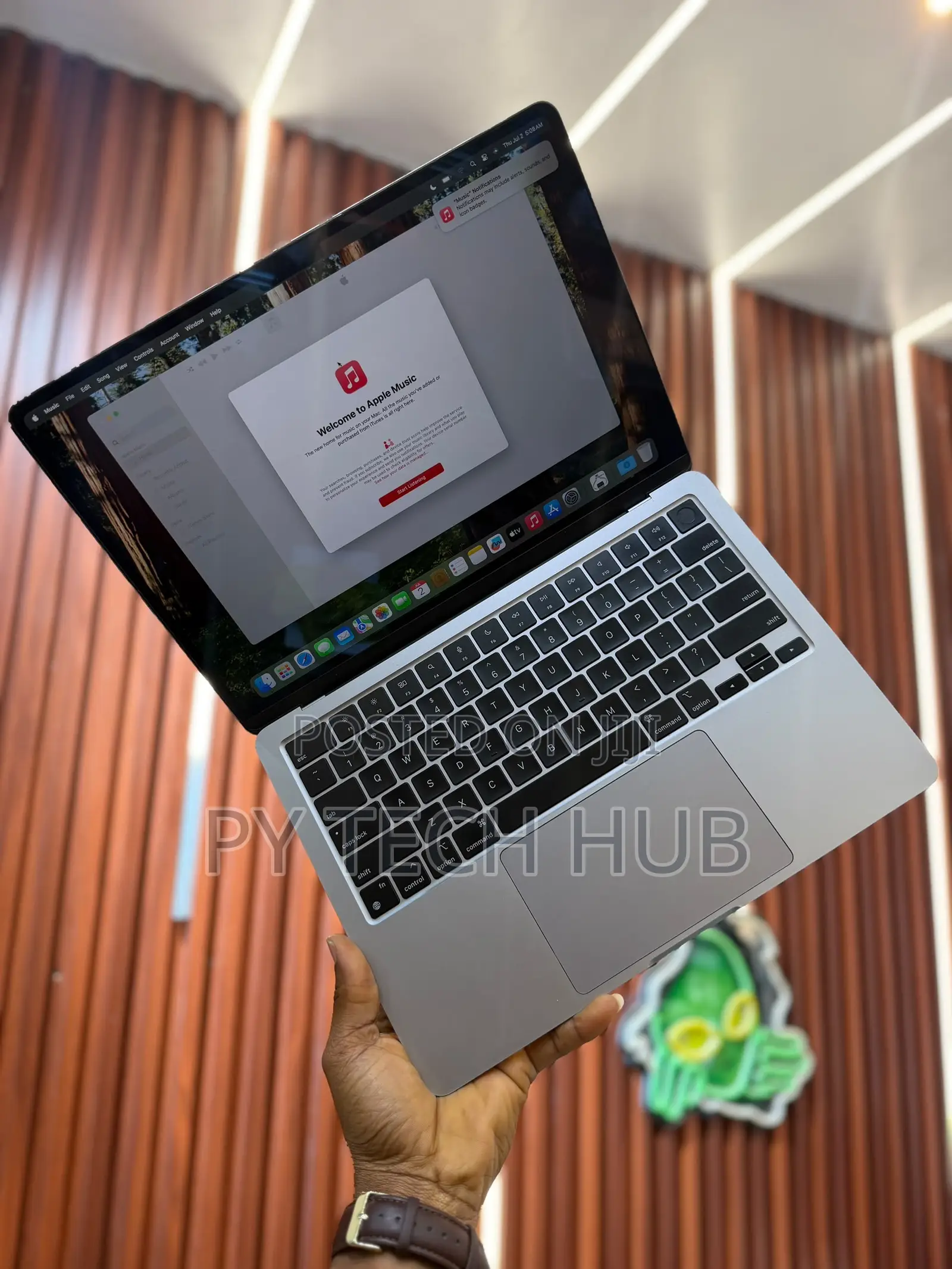 New Laptop Apple MacBook Air 2022 M2 16GB Apple M2 SSD 500GB