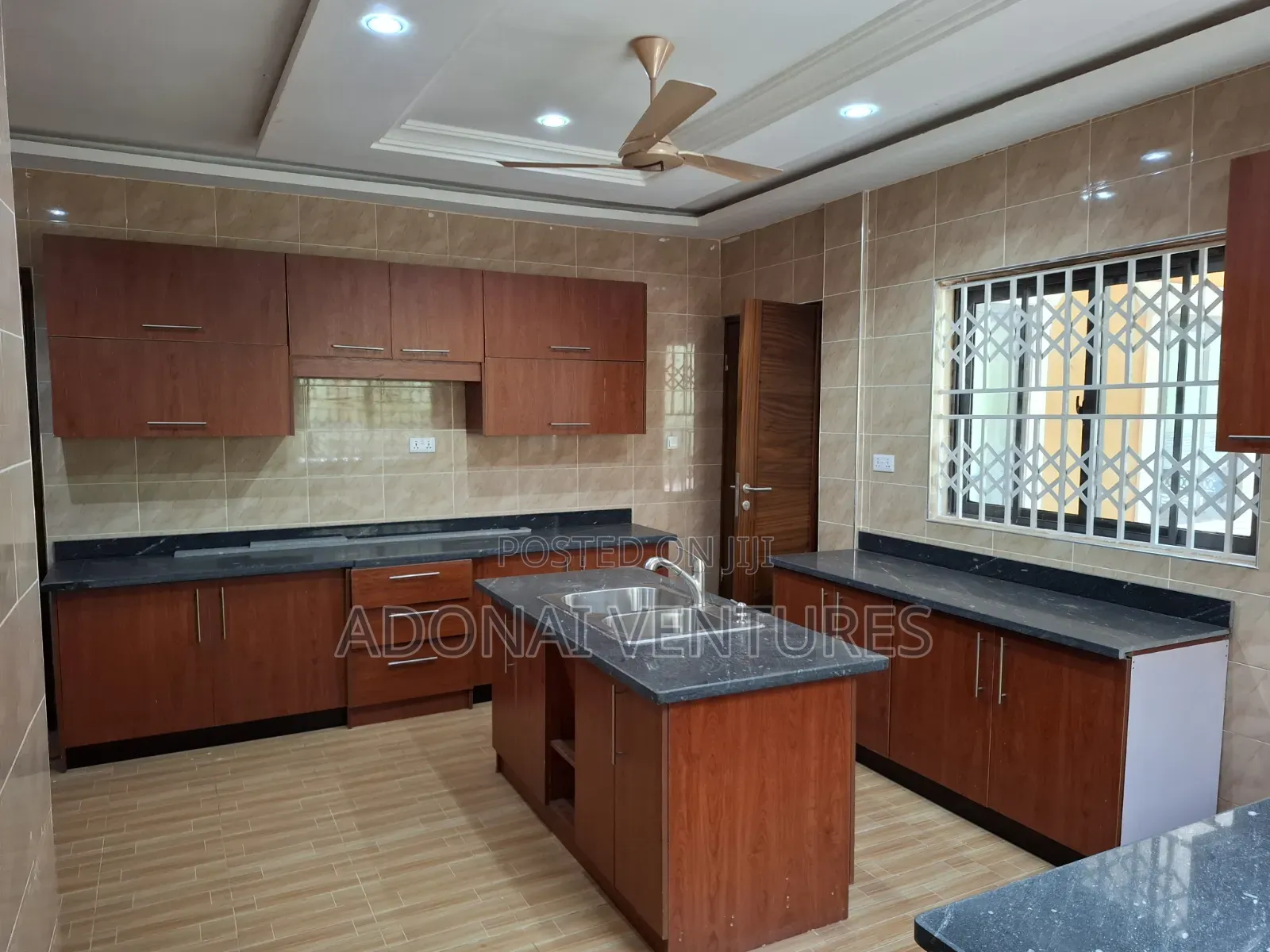 6bdrm House in Santasi Kokoben, Kumasi Metropolitan for rent