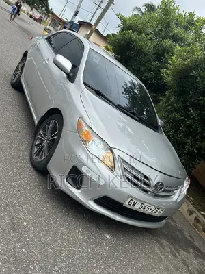 Toyota Corolla LE Special Edition 4dr Sedan (1.8L 4cyl 4A) 2013 Silver