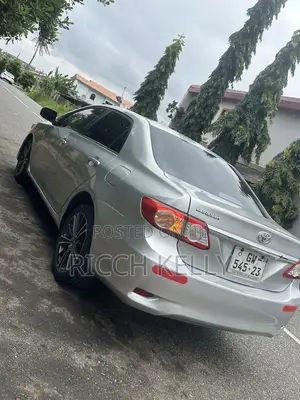 Toyota Corolla LE Special Edition 4dr Sedan (1.8L 4cyl 4A) 2013 Silver