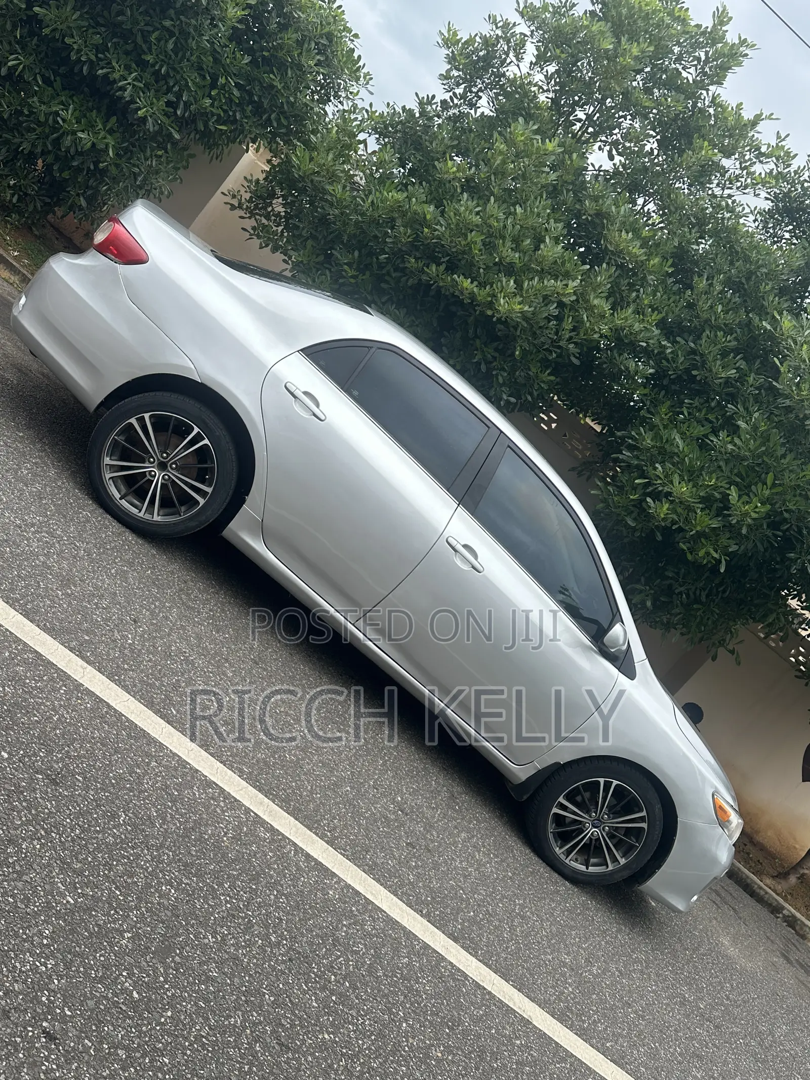 Toyota Corolla LE Special Edition 4dr Sedan (1.8L 4cyl 4A) 2013 Silver