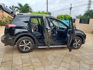 Toyota RAV4 XLE 4dr SUV AWD (2.5L 4cyl 6A) 2018 Black
