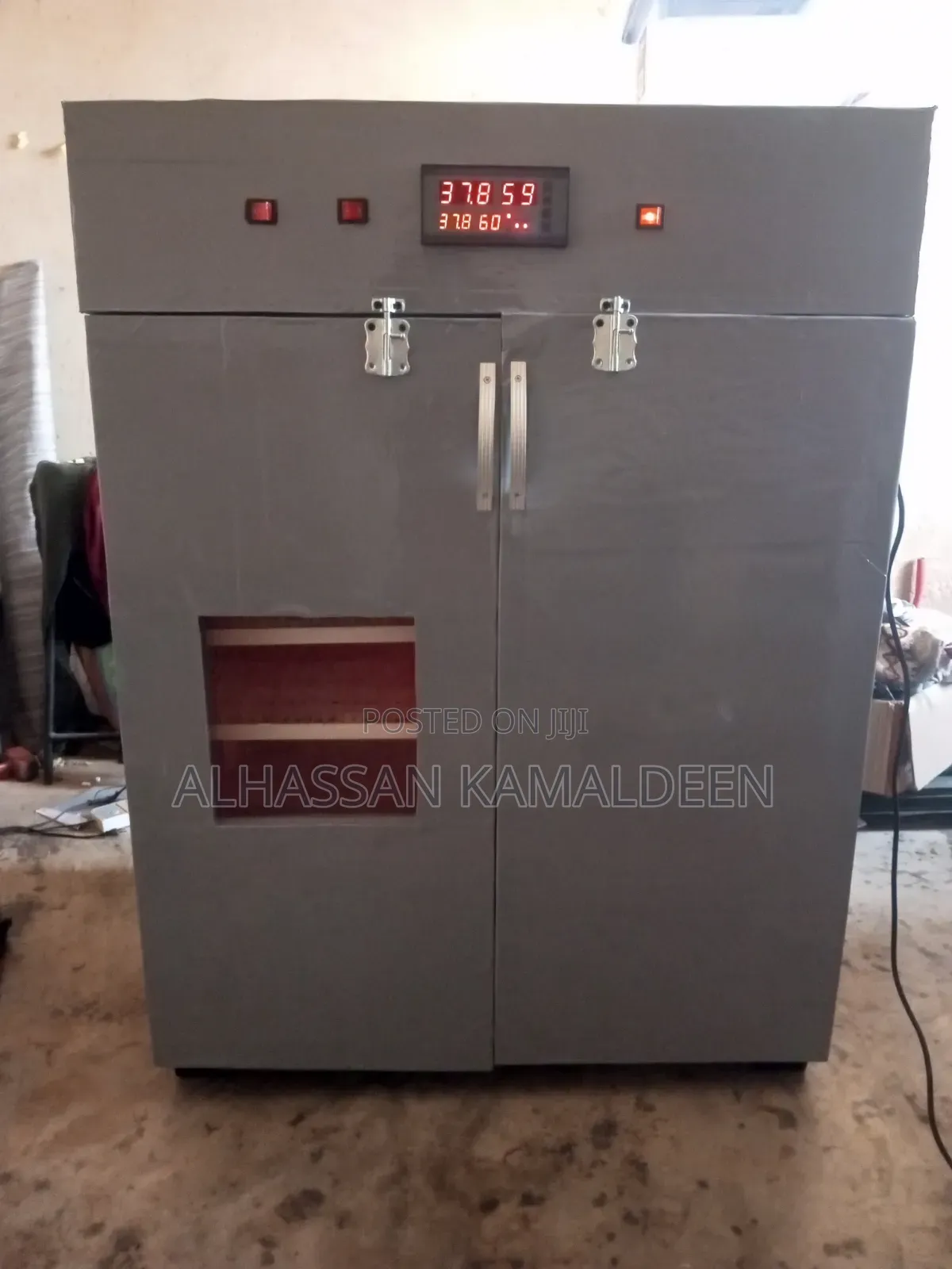 Eggs Incubator