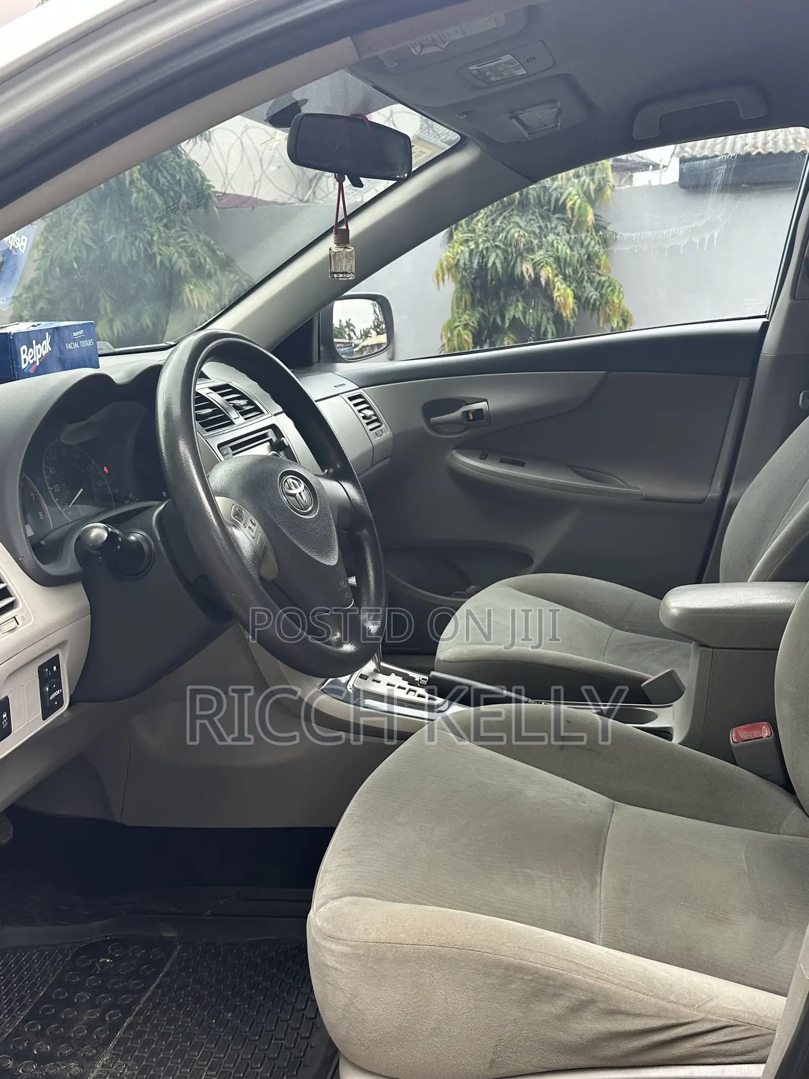 Toyota Corolla LE Special Edition 4dr Sedan (1.8L 4cyl 4A) 2013 Silver