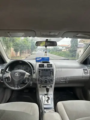Toyota Corolla LE Special Edition 4dr Sedan (1.8L 4cyl 4A) 2013 Silver