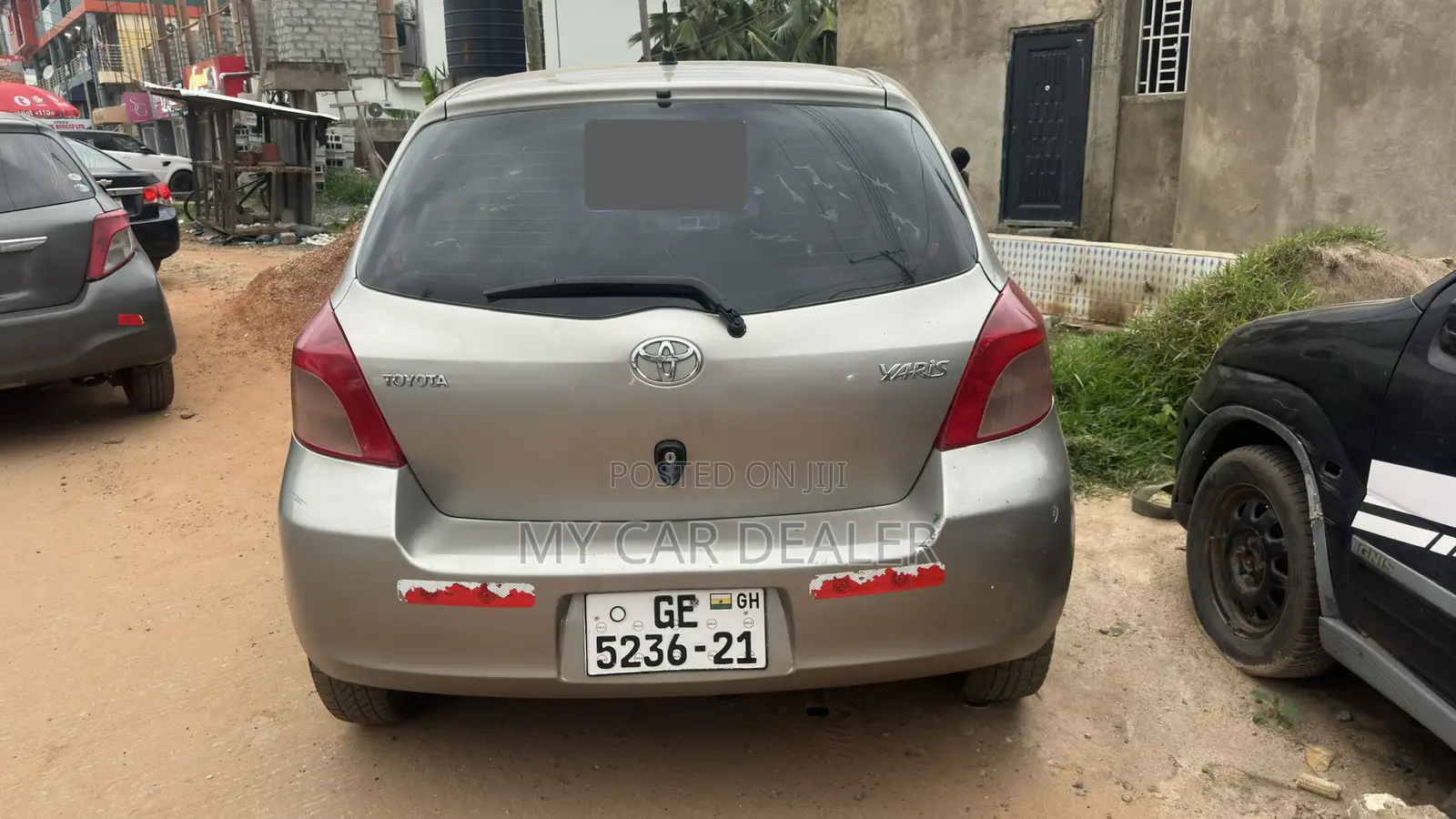 Toyota Yaris Base Hatchback 5dr 2010