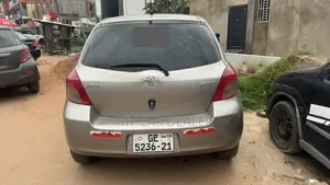 Toyota Yaris Base Hatchback 5dr 2010