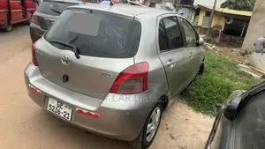 Toyota Yaris Base Hatchback 5dr 2010